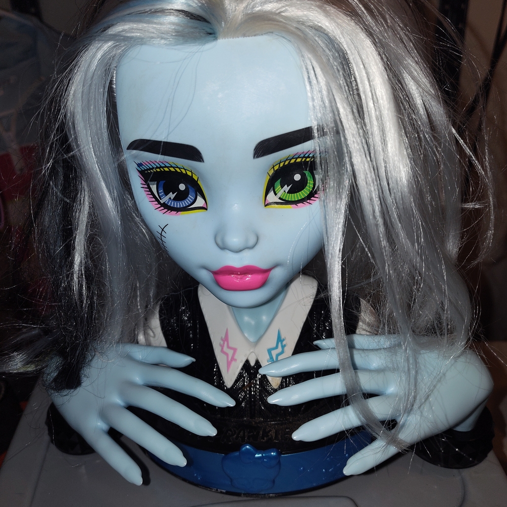 Monster High Makeup Head with Pink Lips and Silver Hair